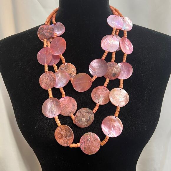 CORAL COLOR MOTHER OF PEARL AND BEADED STATEMENT NECKLACE 3 STRAND VINTAGE - Picture 6 of 10